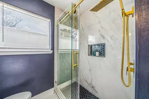 10042 Lazy Oaks St, Houston, TX 77080 - Photo 19