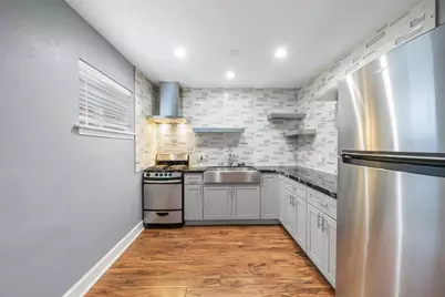 311 Hawthorne Street #16, Houston, TX 77006 - Photo 9
