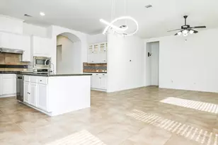 2114 Ascot Ln, Sugar Land, TX 77479 - Photo 9