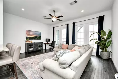 11012 Mikula Drive, Houston, TX 77043 - Photo 11