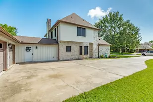 58 S Calla Lily Ct, Lake Jackson, TX 77566 - Photo 3
