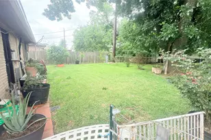 4930 Teton St, Houston, TX 77033 - Photo 23