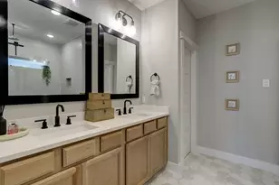 10934 Brambling Wood Dr, Houston, TX 77043 - Photo 23