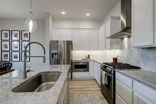 10934 Brambling Wood Dr, Houston, TX 77043 - Photo 7