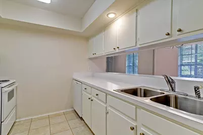 3131 Southwest Freeway #C29, Houston, TX 77098 - Photo 7