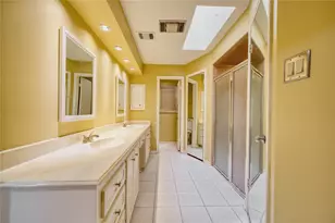 8018 Candle Ln, Houston, TX 77071 - Photo 15