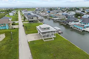 1205 Lagoon Dr, Crystal Beach, TX 77650 - Photo 5