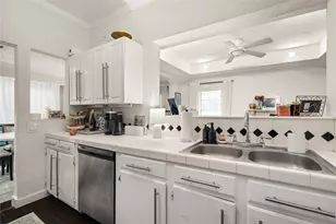2510 Whitney St, Houston, TX 77006 - Photo 9
