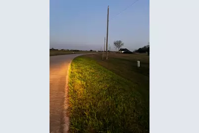 1007 Chuckwagon Trail, Angleton, TX 77515 - Photo 3