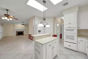 92 S Bonneymead Cir, The Woodlands, TX 77381 - Photo 11