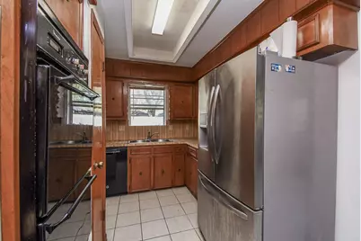 9703 Harrowgate Drive, Houston, TX 77031 - Photo 11