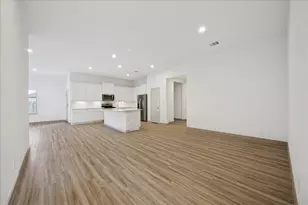 727 Kingwood Dr, League City, TX 77573 - Photo 11