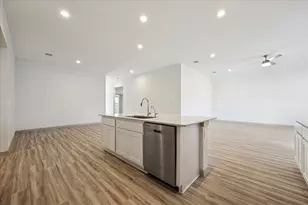 727 Kingwood Dr, League City, TX 77573 - Photo 7