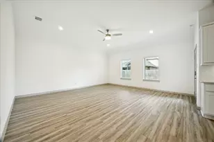 727 Kingwood Dr, League City, TX 77573 - Photo 9