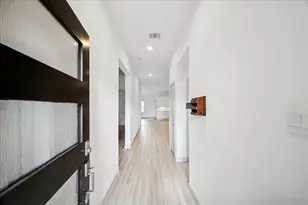 727 Kingwood Dr, League City, TX 77573 - Photo 3