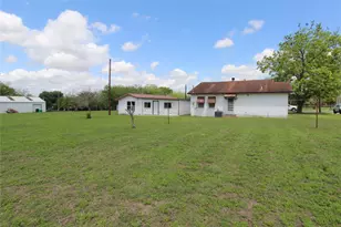 908 Paulus St, Schulenburg, TX 78956 - Photo 3