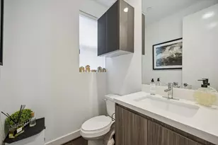 5921 E Post Oak Ln, Houston, TX 77055 - Photo 11