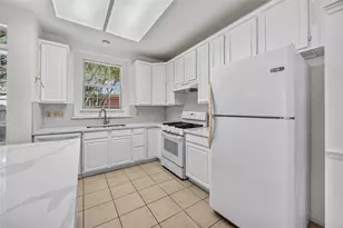 88 Laughing Brook Ct, The Woodlands, TX 77380 - Photo 9