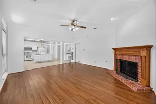 88 Laughing Brook Ct, The Woodlands, TX 77380 - Photo 5