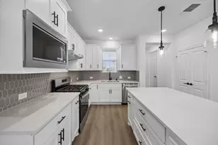 14326 Bluebonnet Bnd Ct, Willis, TX 77318 - Photo 9