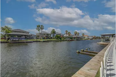 784 Marlin, Hitchcock, TX 77563 - Photo 9