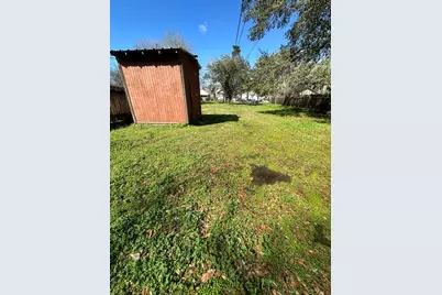 509 Lundy Street, El Campo, TX 77437 - Photo 11