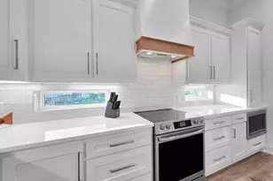 1221 Gulf Rd, Crystal Beach, TX 77650 - Photo 17