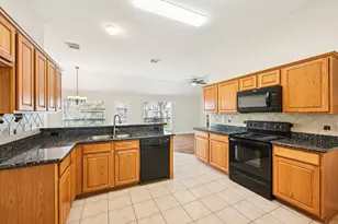 1023 E Hampton Dr, Pearland, TX 77584 - Photo 3