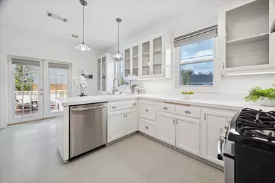 623 Pecore Street, Houston, TX 77009 - Photo 9