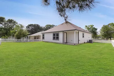 299 Red Clover, Livingston, TX 77351 - Photo 17