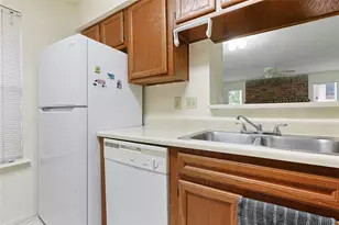 10555 Turtlewood Ct, Houston, TX 77072 - Photo 9