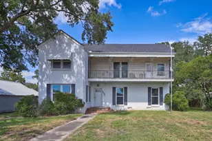 628 E Main St, Bellville, TX 77418 - Photo 9