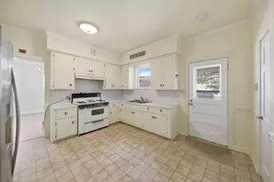628 E Main St, Bellville, TX 77418 - Photo 17