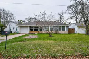 1109 E Miller St, Angleton, TX 77515 - Photo 3