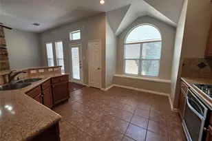 5221 Cottonwood Creek Ln, League City, TX 77573 - Photo 9
