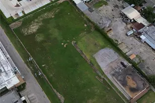 411 Berry Rd, Houston, TX 77022 - Photo 1