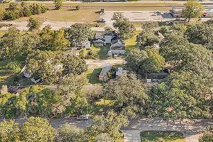 404 West 3rd St, League City, TX 77573 - Photo 3