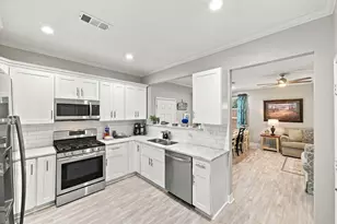 2205 30th St, Galveston, TX 77550 - Photo 17