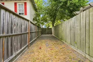 1011 Sealy St, Galveston, TX 77550 - Photo 29