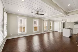 1011 Sealy St, Galveston, TX 77550 - Photo 3