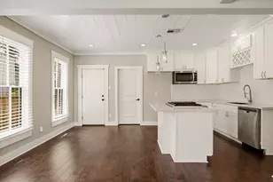 1011 Sealy St, Galveston, TX 77550 - Photo 7
