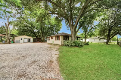 204 S 4th Street, Alvin, TX 77511 - Photo 5