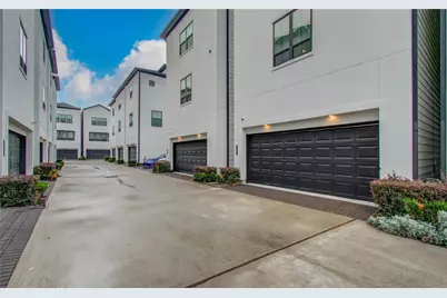 2810 Grand Fountains Drive #B, Houston, TX 77054 - Photo 3