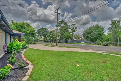 407 W Alamo Street, Brenham, TX 77833 - Photo 31