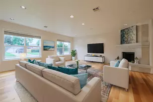 10328 Shadow Oaks Dr, Houston, TX 77043 - Photo 7