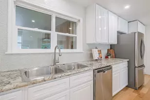 10328 Shadow Oaks Dr, Houston, TX 77043 - Photo 13