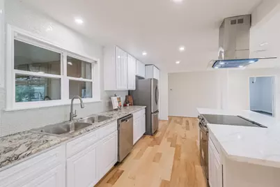 10328 Shadow Oaks Drive, Houston, TX 77043 - Photo 15