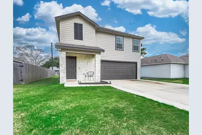 2015 Avenue H, Danbury, TX 77534 - Photo 1