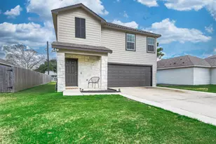 2015 Avenue H, Danbury, TX 77534 - Photo 1