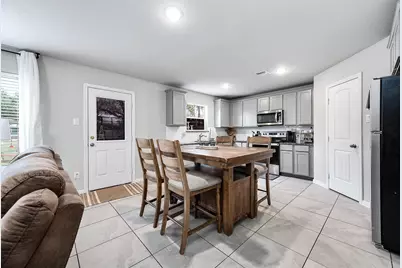 2015 Avenue H, Danbury, TX 77534 - Photo 7